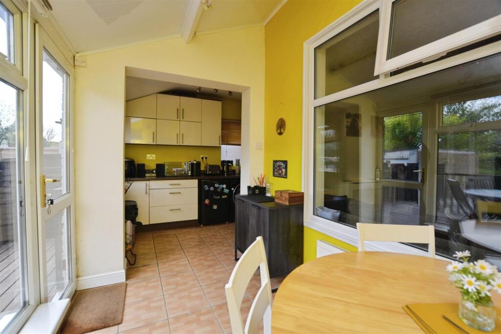Kitchen/Sun Room