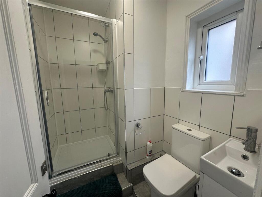 Downstairs Shower.jpg