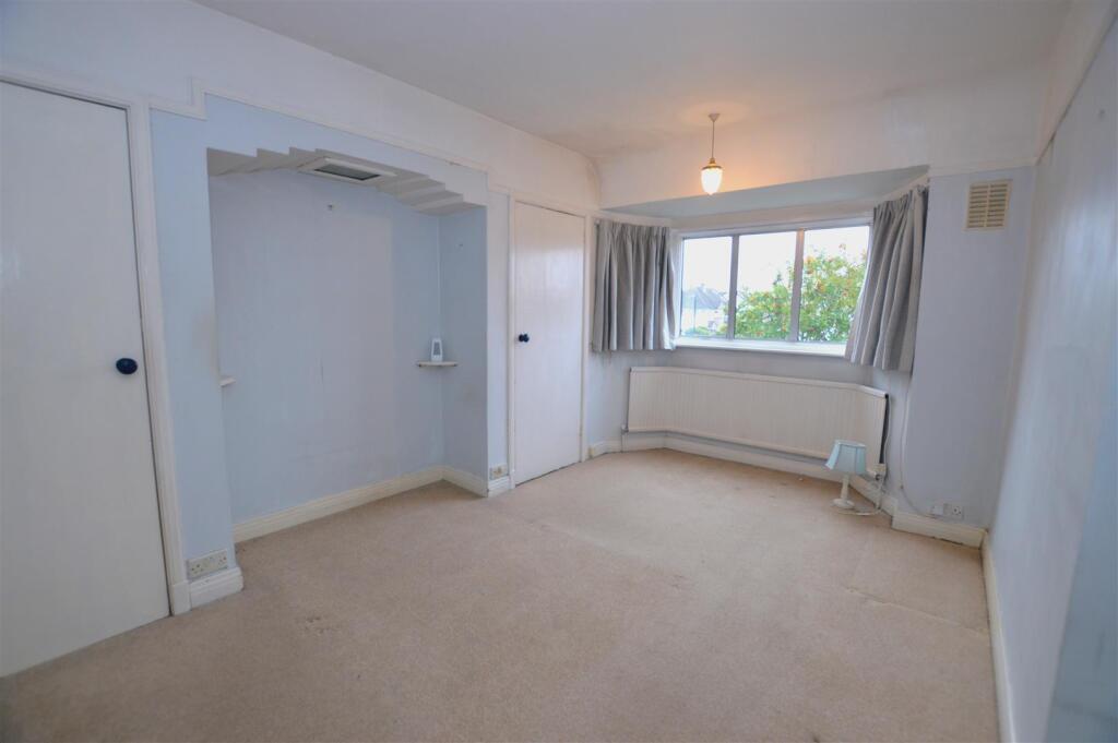 24 Ashley Drive Bed1.JPG