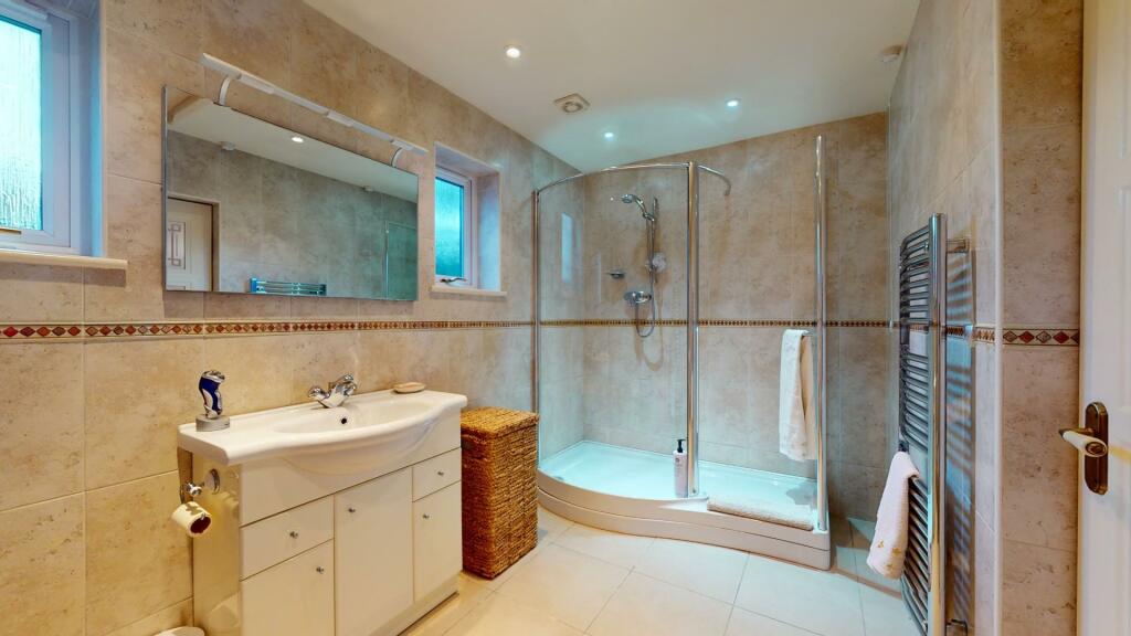 EN SUITE