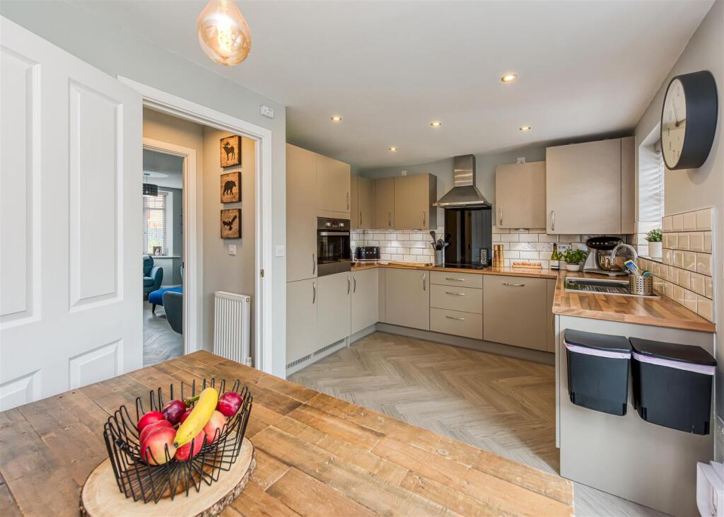 5 Marl Way-kitchen1 AUG24.jpg