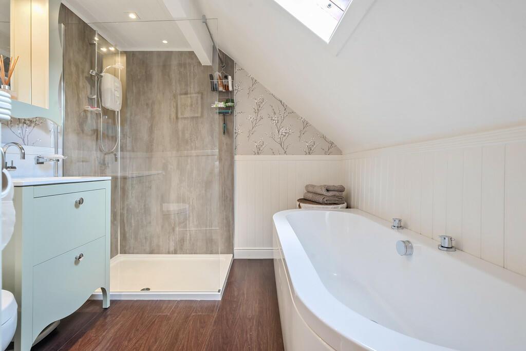 Second Floor Bath...