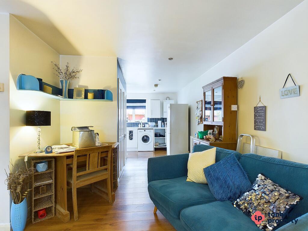 CAM03742G0-PR0013-STILL039