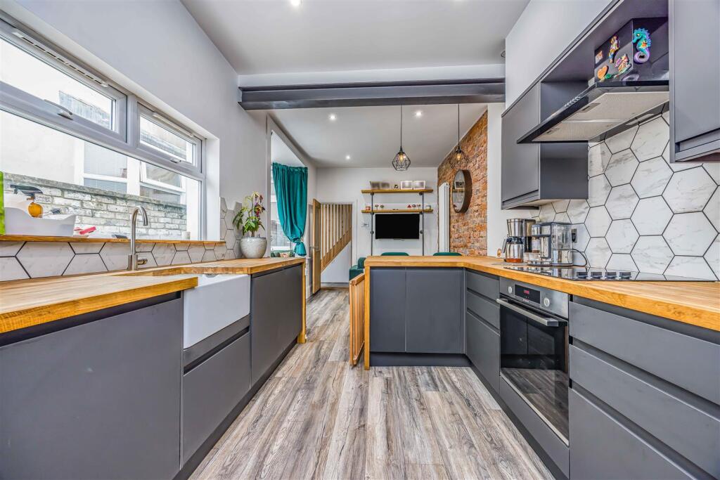 102 Jubilee Road, Southsea-Small-PorticoMarketing-