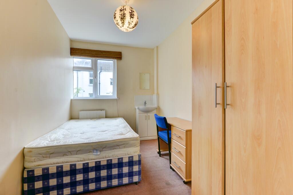 23 Caledonian Road Bedroom 1