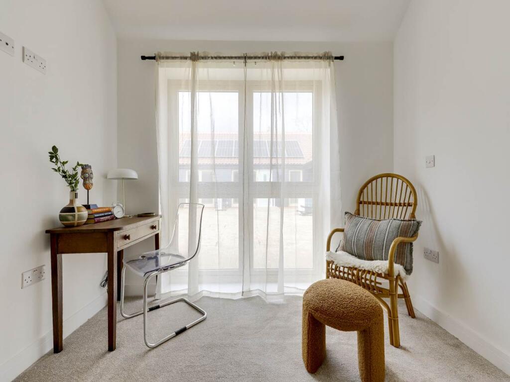 Bedroom 1 (4)