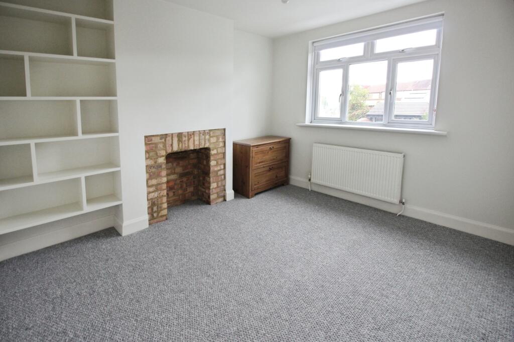 pbox-bedroom-341803.JPG