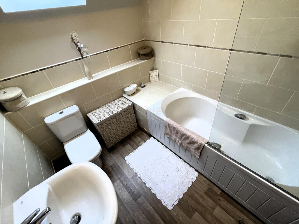 Family Bathroom a.JPG