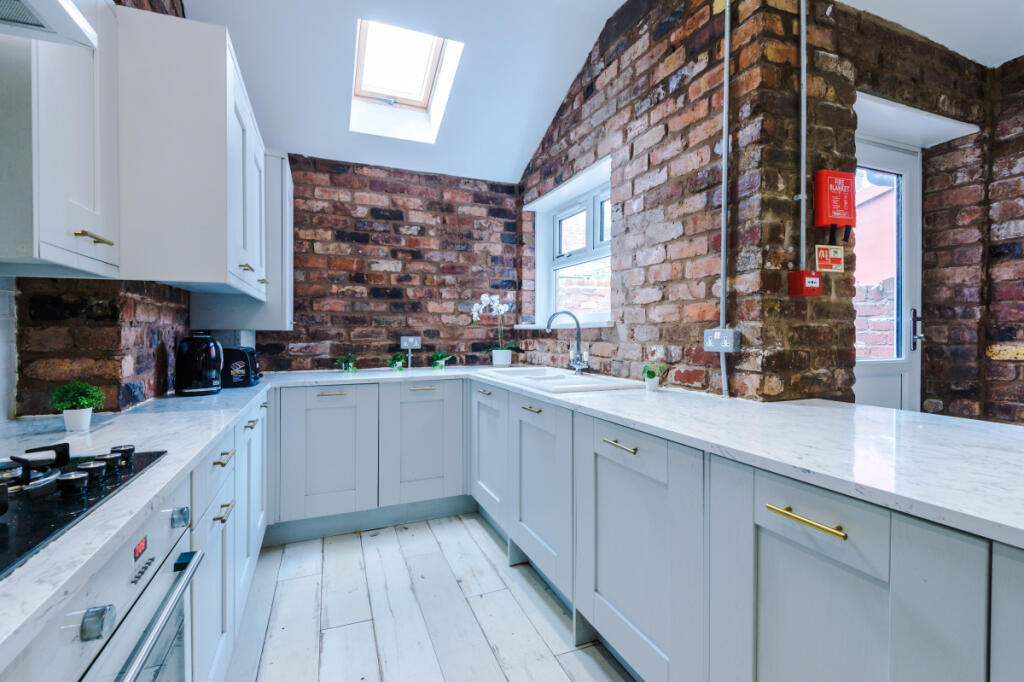 27 Woodcroft Road Kitchen 2