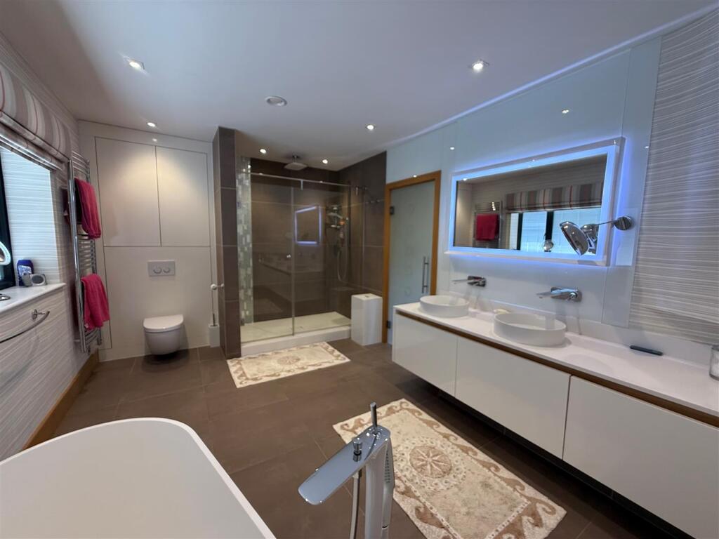 principle bathroom 2.jpg