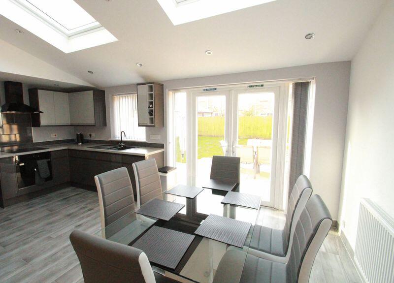 COMMUNAL KITCHEN/DINING AREA