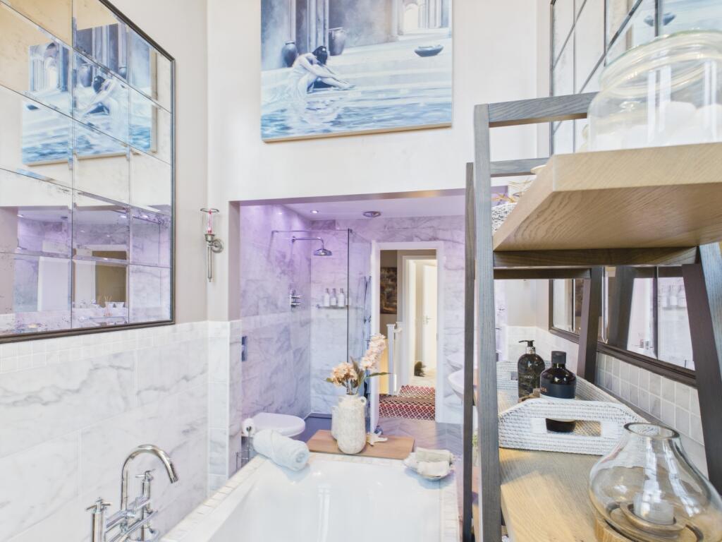 CAM03729G0-PR0188-STILL013