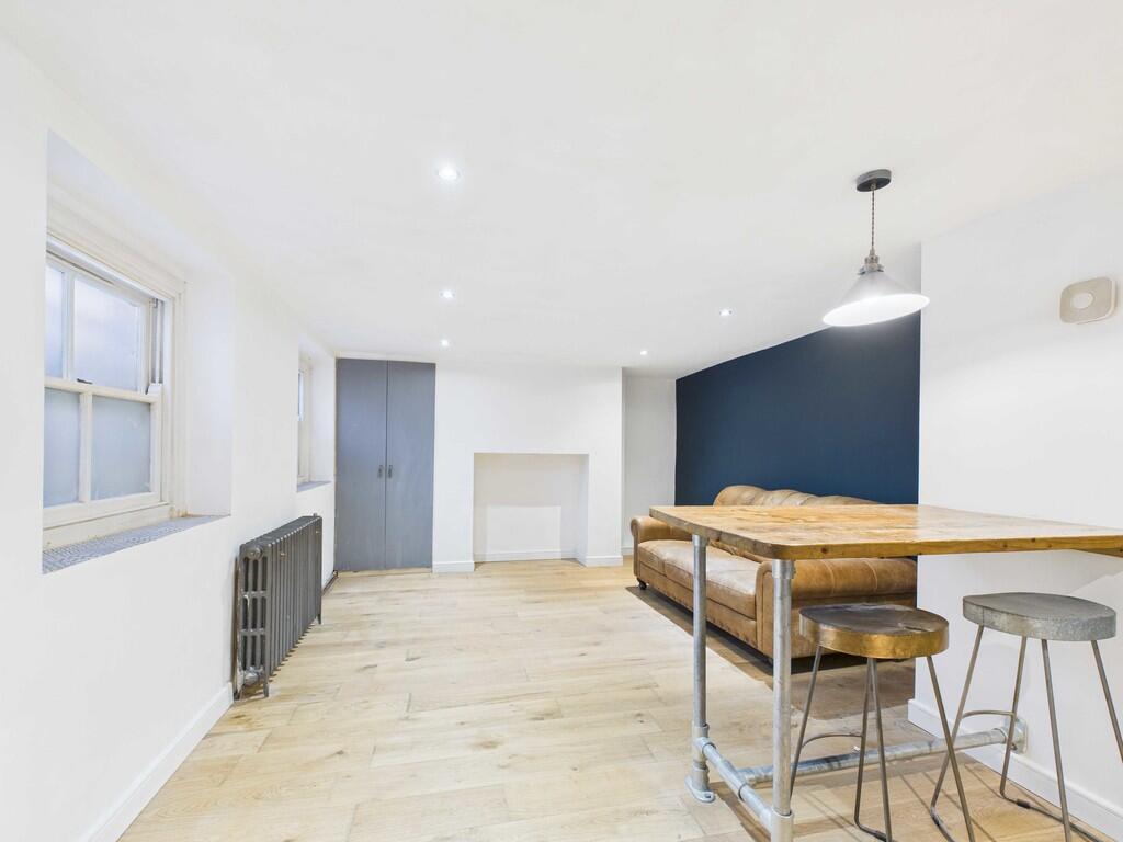 CAM03741G0-PR0136...