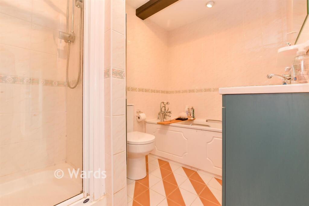Shower/Bathroom