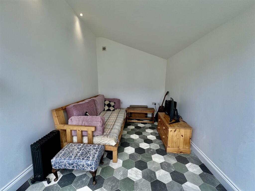 HOME OFFICE/GARDEN ROOM