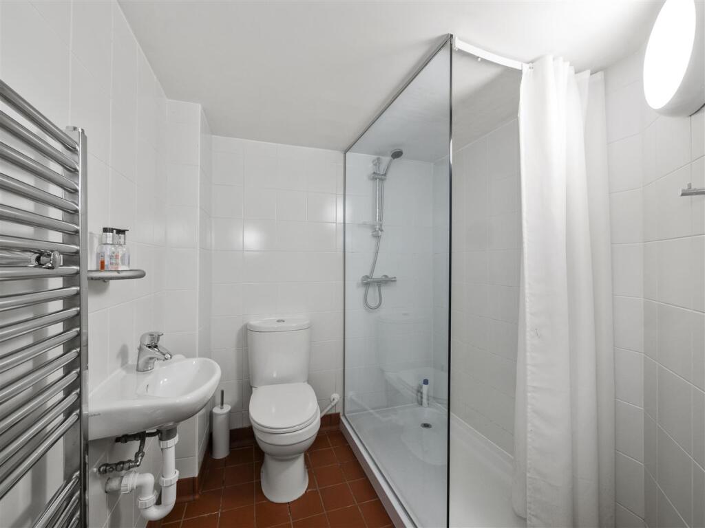 Lower GF Shower Room