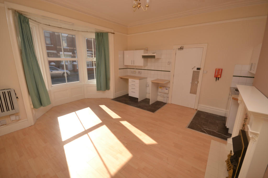 LOUNGE/KITCHEN