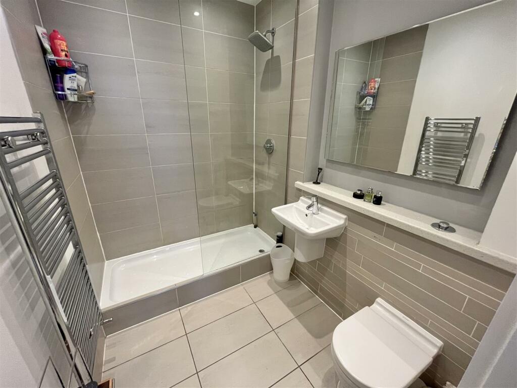 En Suite Shower Room.jpg