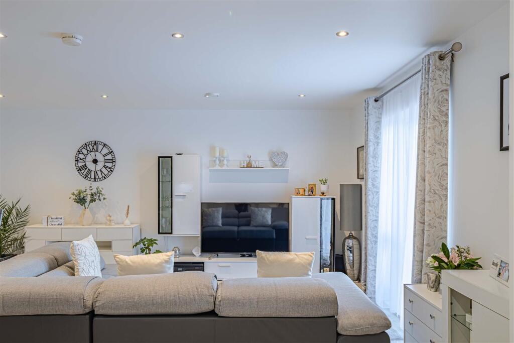 Reception Room 4.jpg