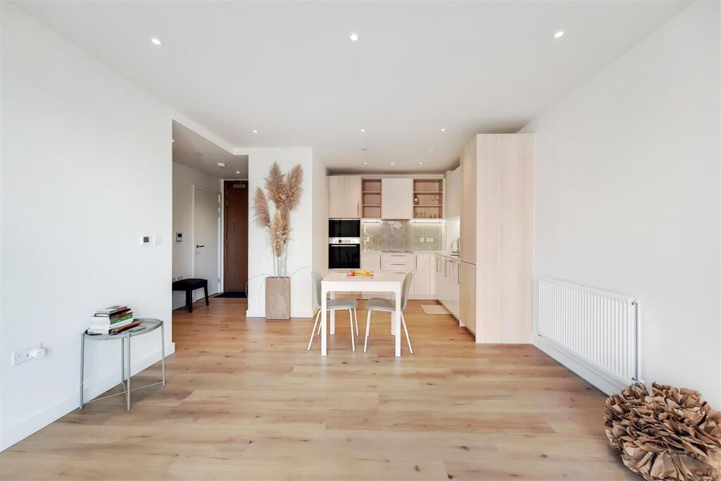 2_Kitchen - Reception-1.jpg