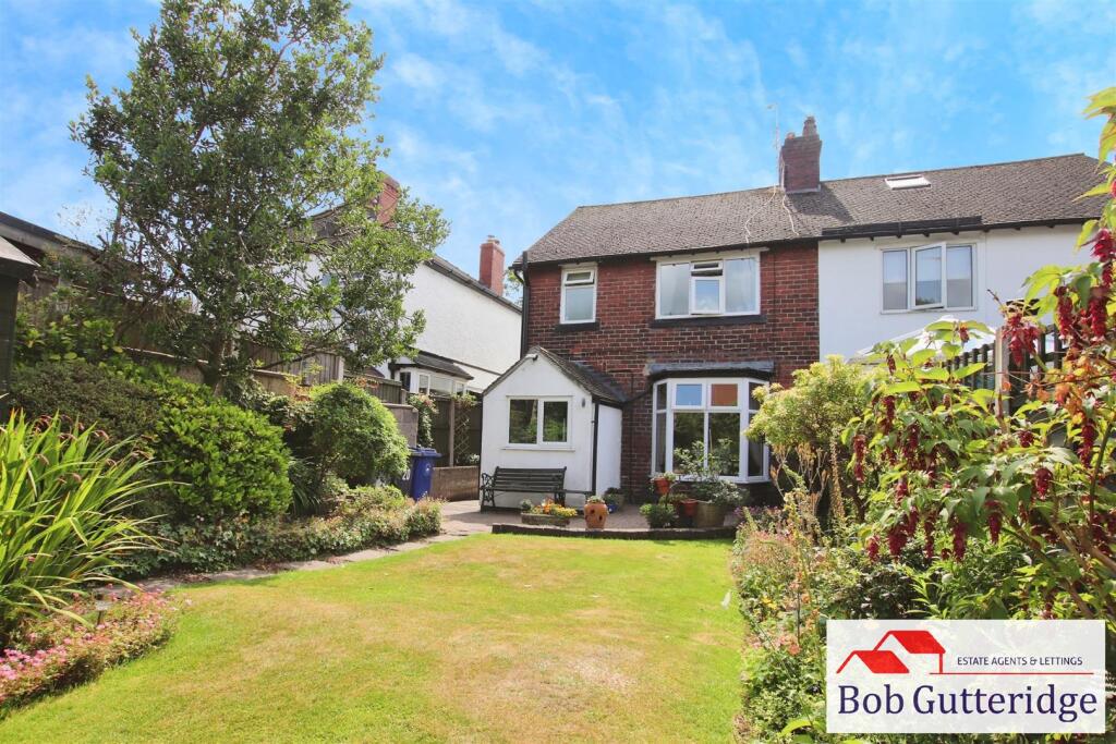 ENCLOSED REAR GARDEN