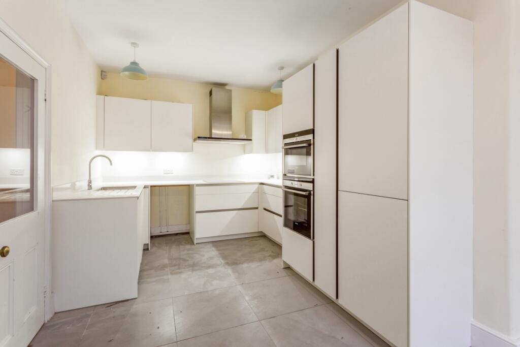 Basement Flat 6 f...