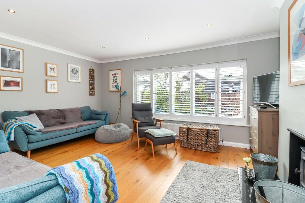 Sitting/dining room