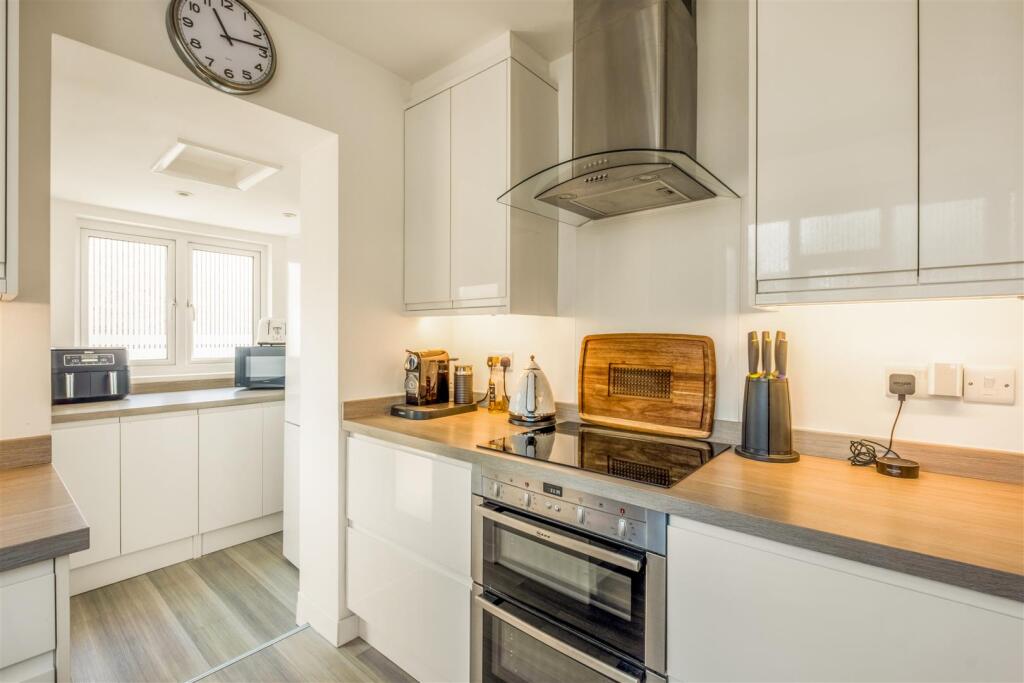 1 windlesham Close-3.jpg