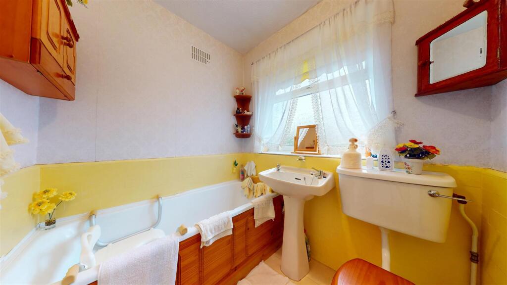 Queens Drive Bathroom