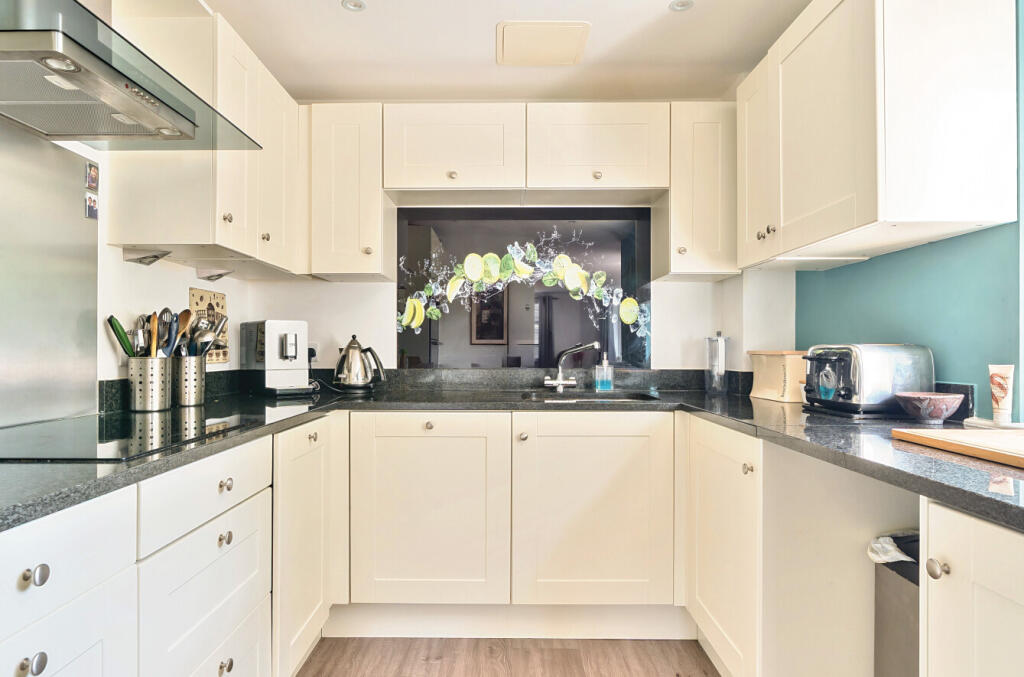 1326173-14-687a3a...