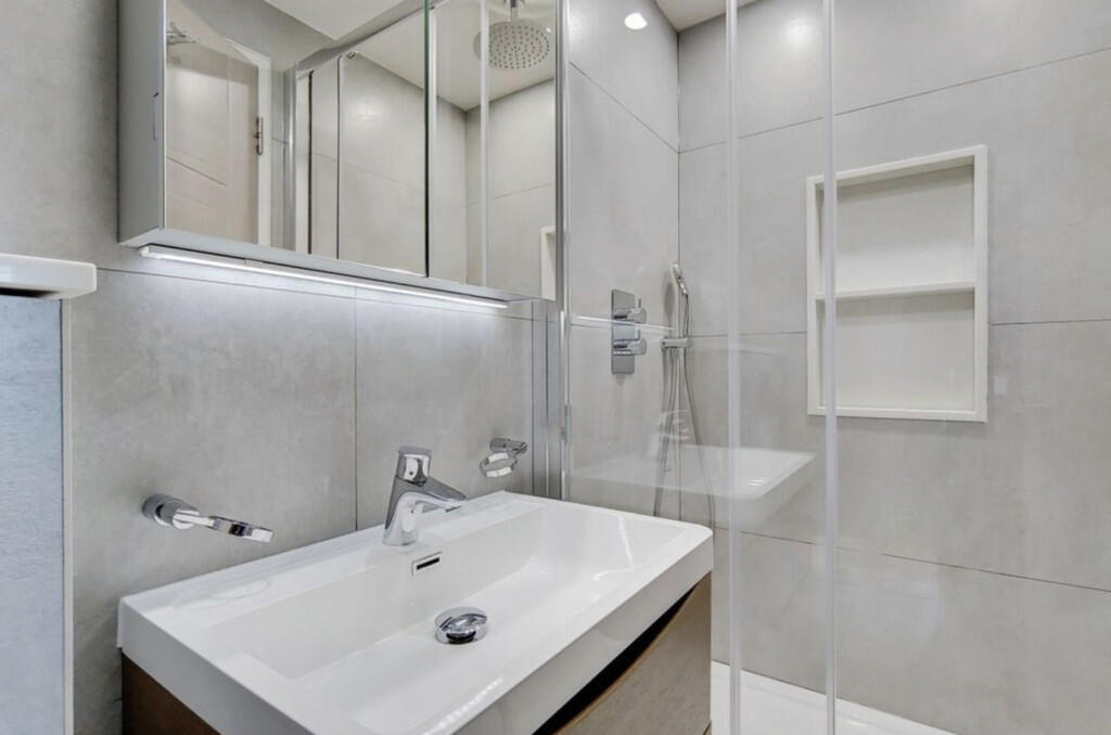 Screenshot 2025-0...