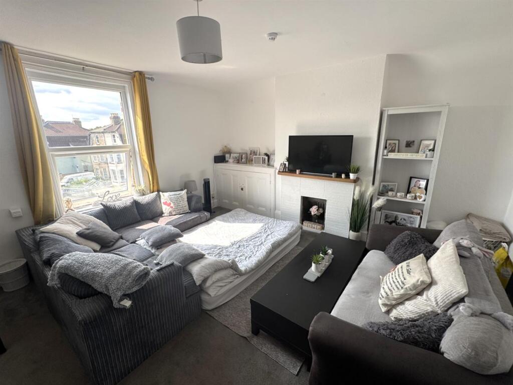 lounge 3.jpg