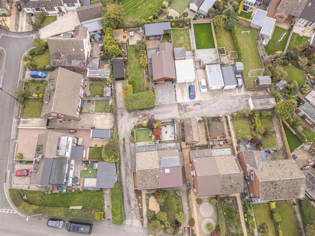 05 - 88 Smalewell Road LS28 8JH.jpg