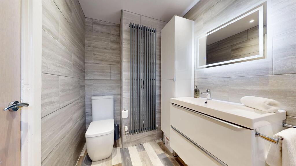 Severn Close Bathroom