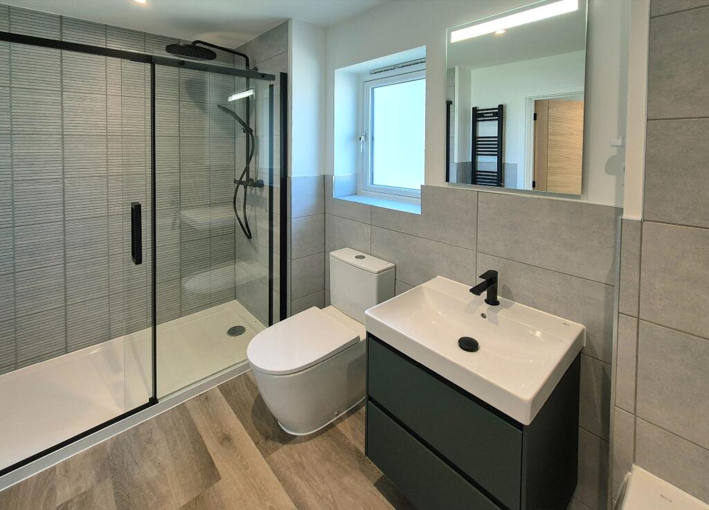 Ground Floor Family Bathroom/Shower

