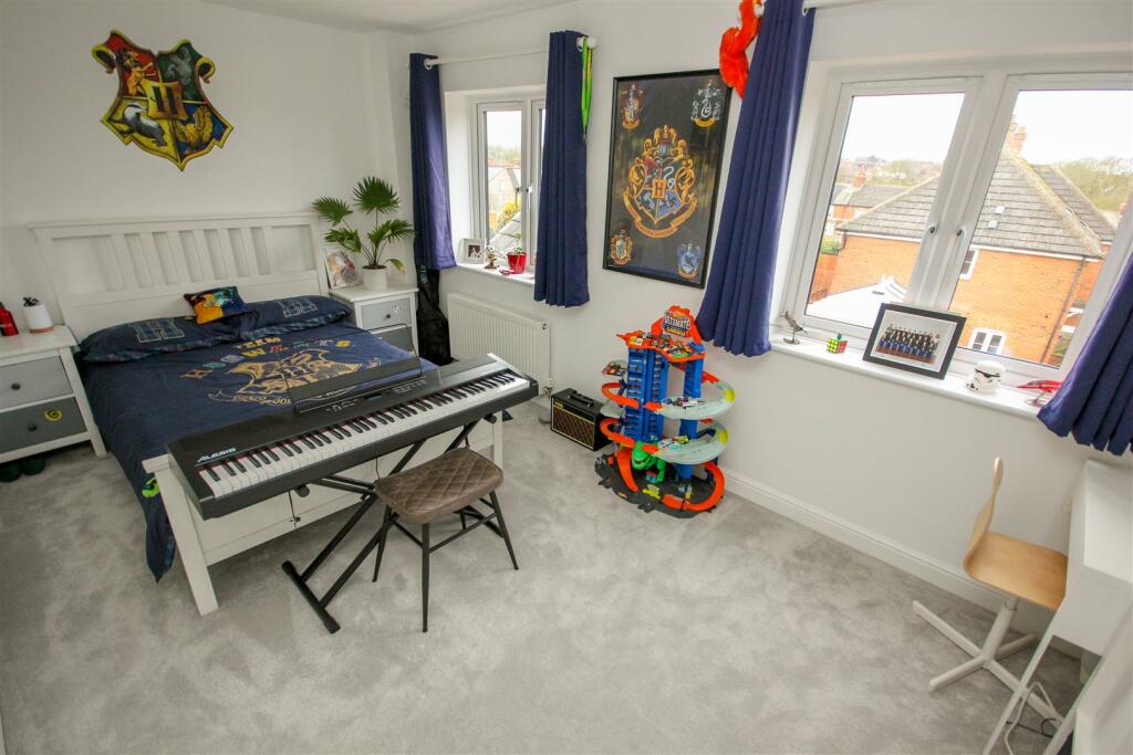 Bedroom 2a.jpg