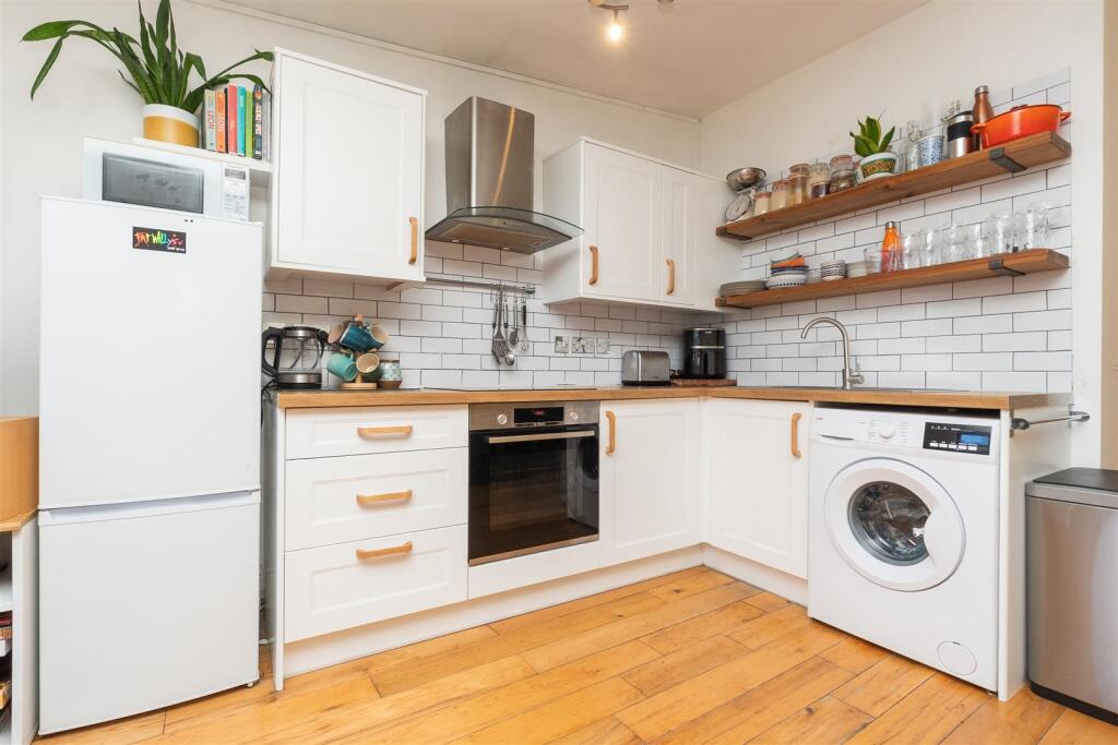 8 - Top floor one-bedroom flat for Auction, St Geo
