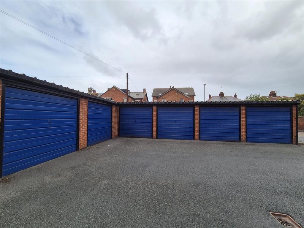 Priory Court, 6 - Garage.jpg