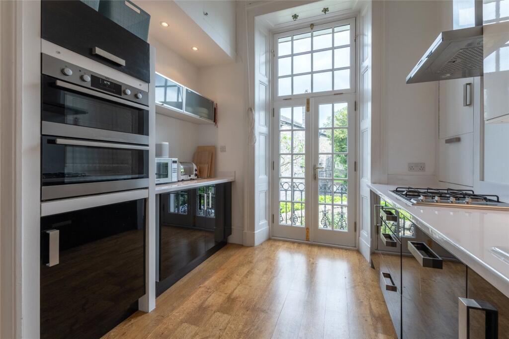 Ravelston Place 0253