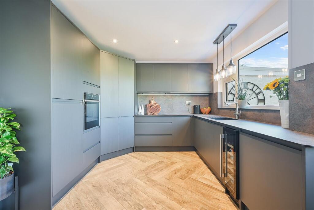 HILLSIDE CLOSE, 3- (1).jpg