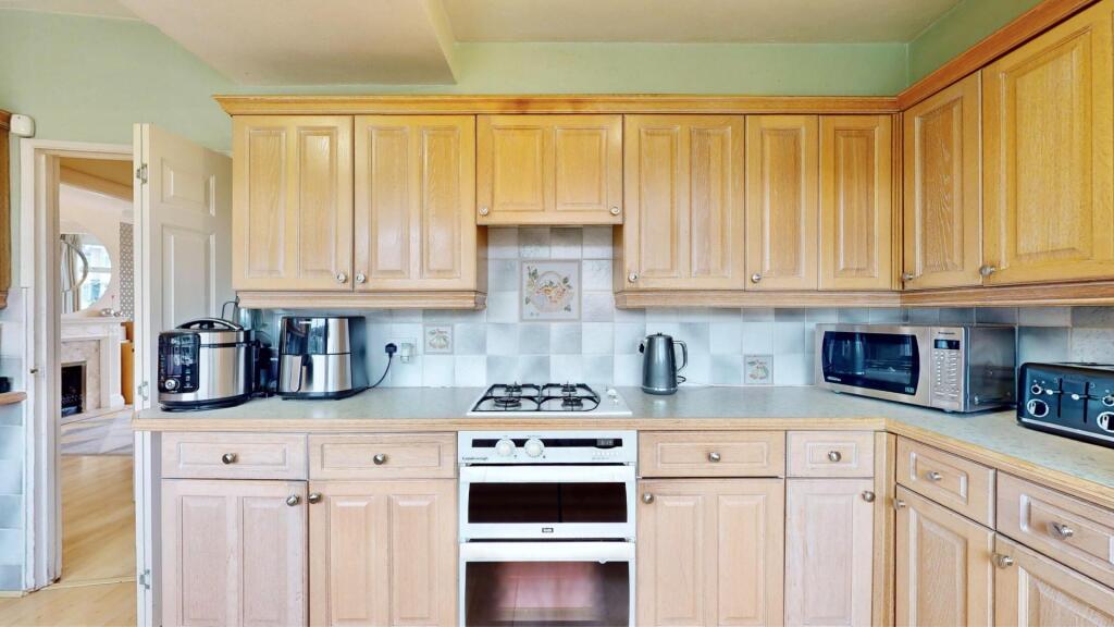 141-Havering-Gardens-03242025_105928 4.jpg