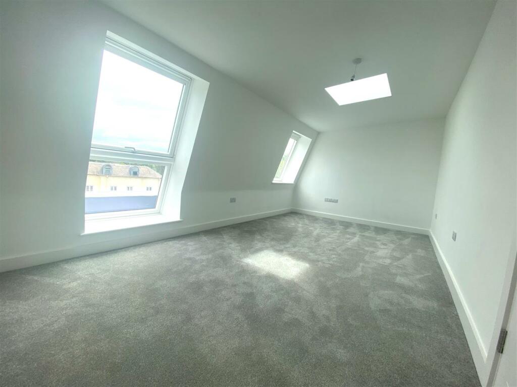 Bedroom 1.jpg