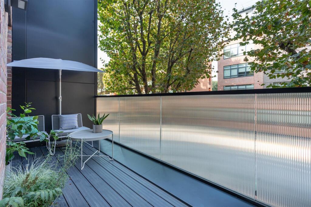 Flat 2 West Apartments, 50 Lawrence Road-03.jpg