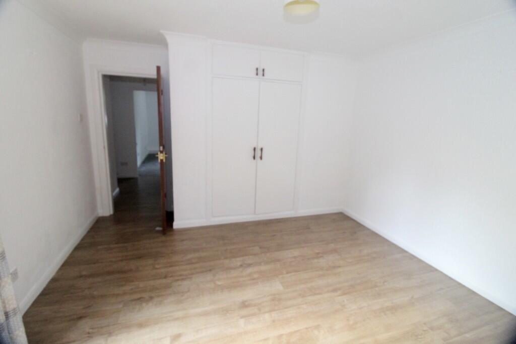 IMG_383372_9_larg...