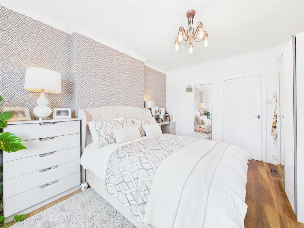 Bedroom: