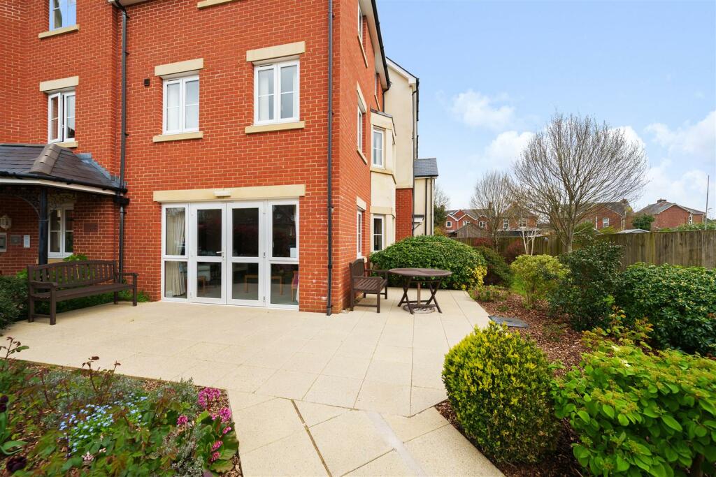 Owners Patio Area.JPG