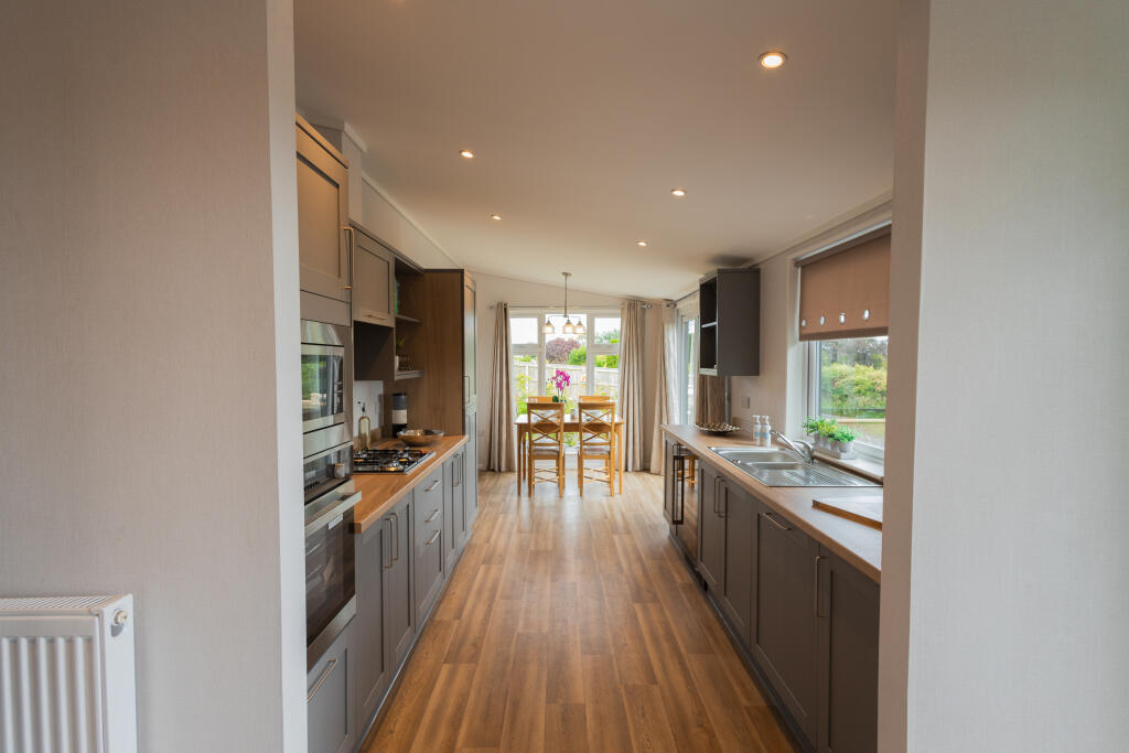 The Majestic, Plot 1