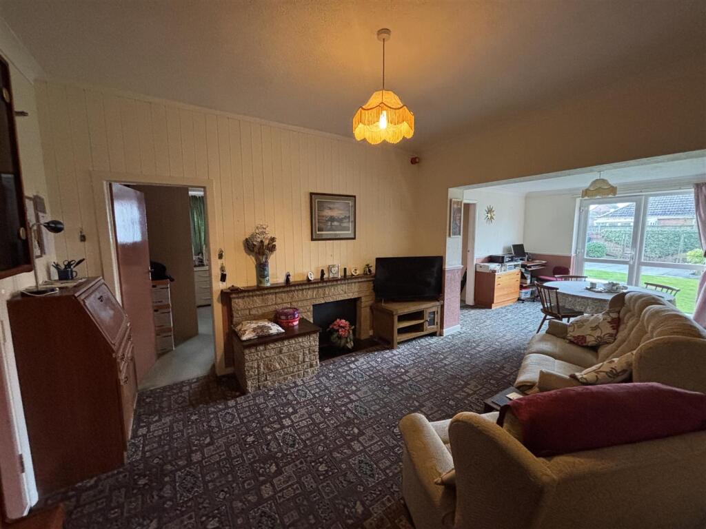 Living Dining Area