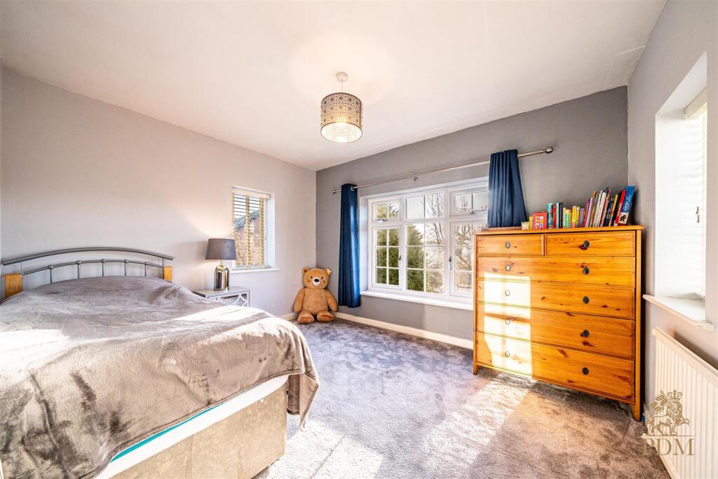 2 Arundel Drive Bramcote NG9 3FX