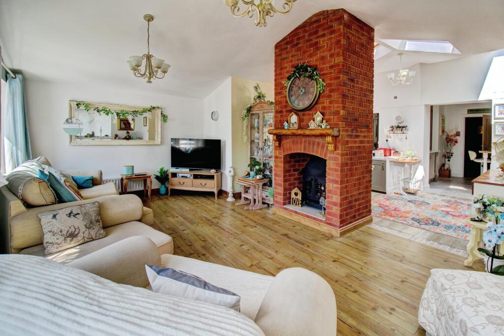 4 - Lounge (alt view)